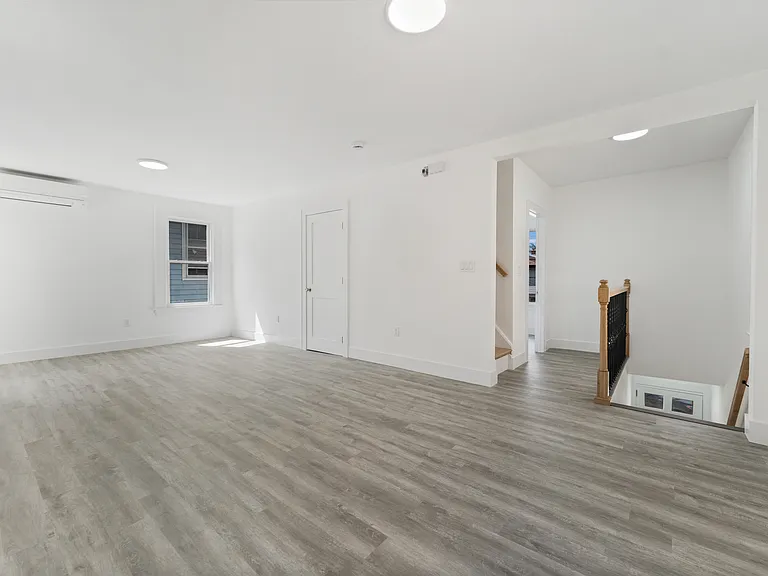 23 Aubrey St #2 — Photo 6