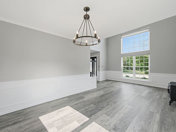 5th image of 2075 Corinne Rd