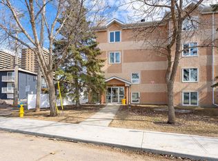 Cambridge Court, Edmonton, AB T5H 3Y7