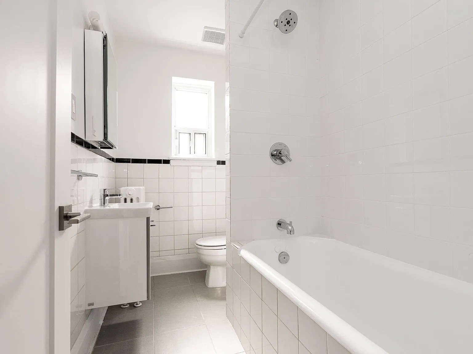 118 Roncesvalles Avenue — Photo 4