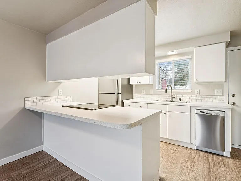 2-WEEKS FREE | North River Apartments — Photo 16