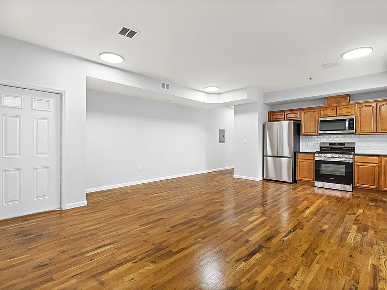 84-86 Astor Street — Photo 13
