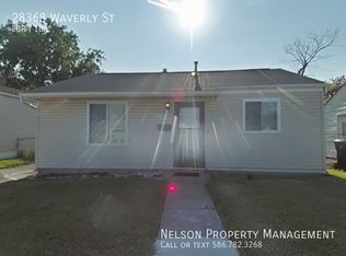 28368 Waverly St, Roseville, MI 48066