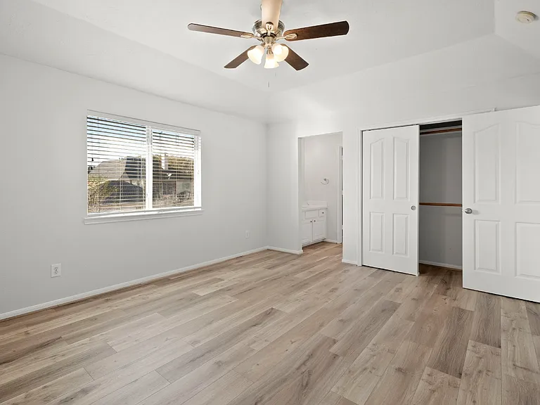 308 Meadow Trail Ct — Photo 18