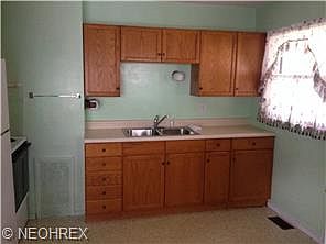 4th image of 2075 Clermont Ave NE