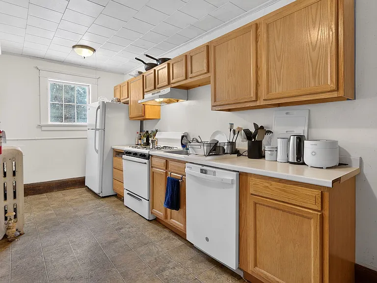 305 Wyckoff Ave — Photo 4