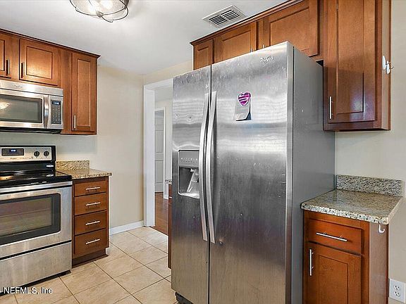 3rd image of 8233 CIRCLE ST S Street S