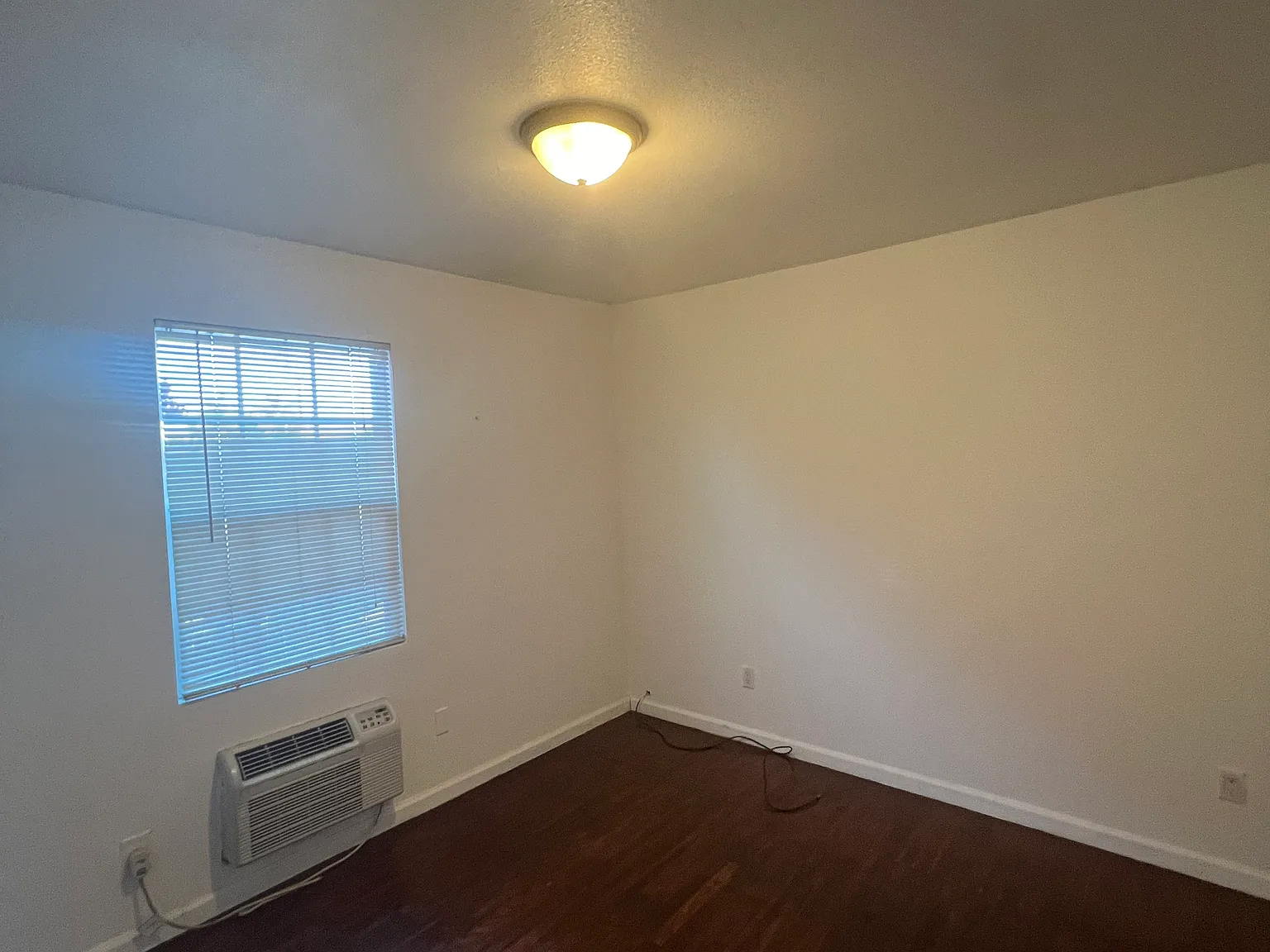 16004 Cadwell St — Photo 3