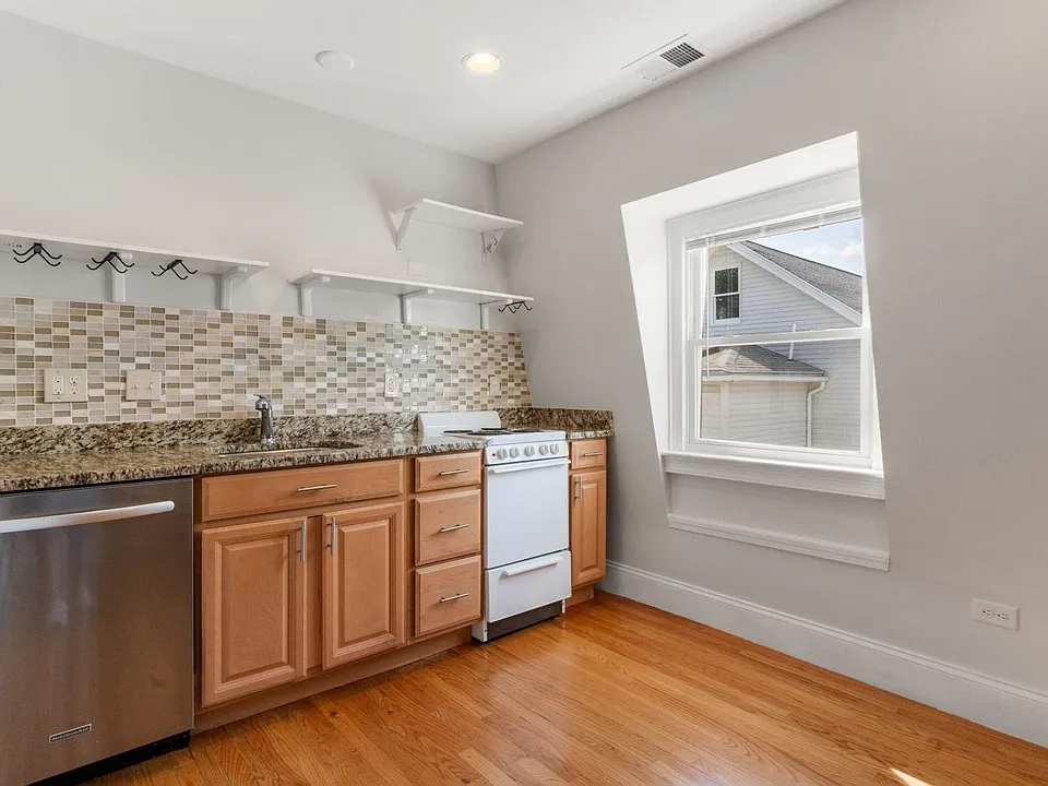 102 Jaques St #2