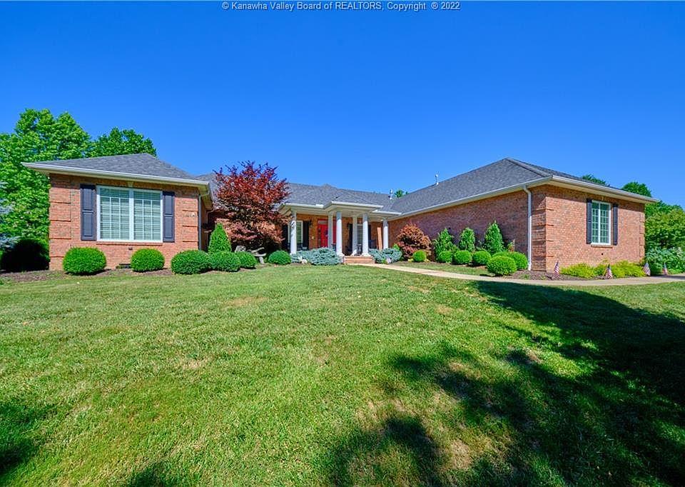 1st image of 10 Francis Dr