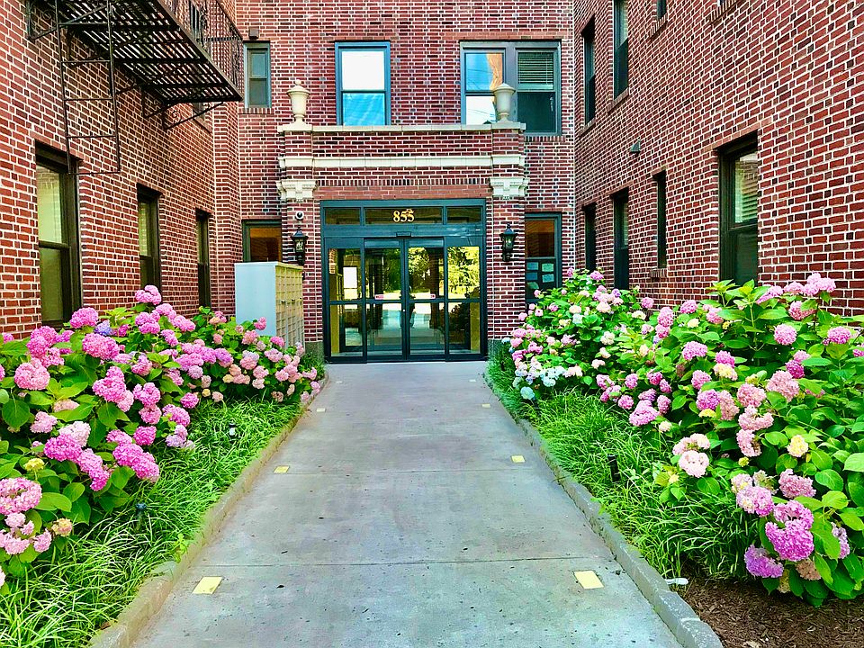 LUSCIOUS LANDSCAPING
