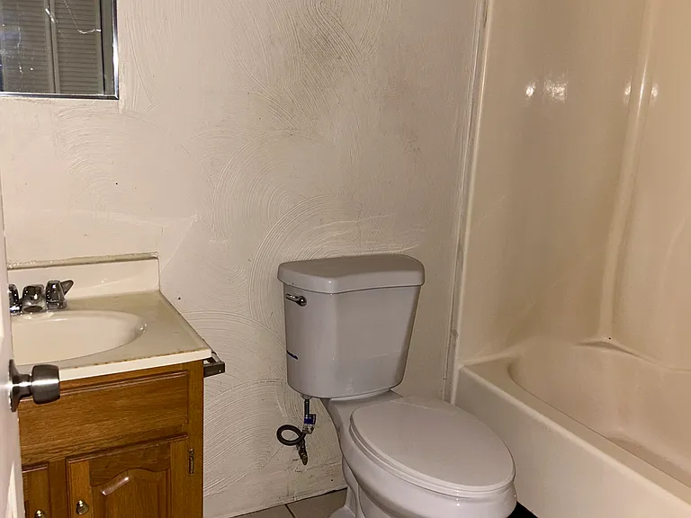 302 Zara St #406 — Photo 2