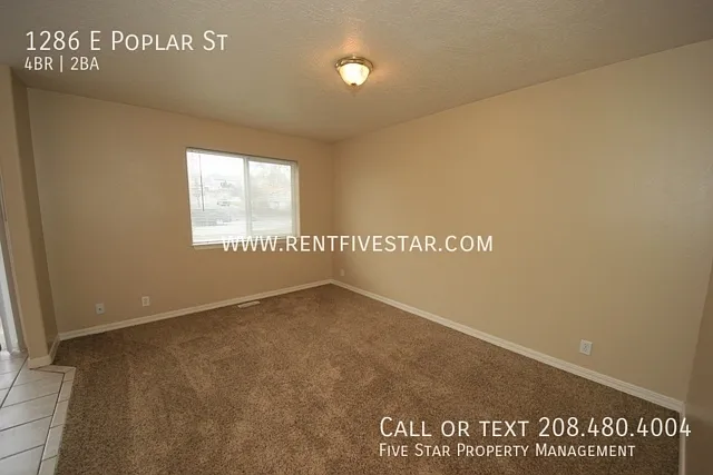 Spacious 4 Bedroom Townhome with Single Car Garage! — Photo 3