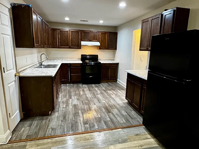 142 Lake Pointe Dr — Photo 7