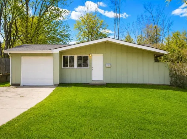 5706 N Woodland Ave, Gladstone, MO 64118