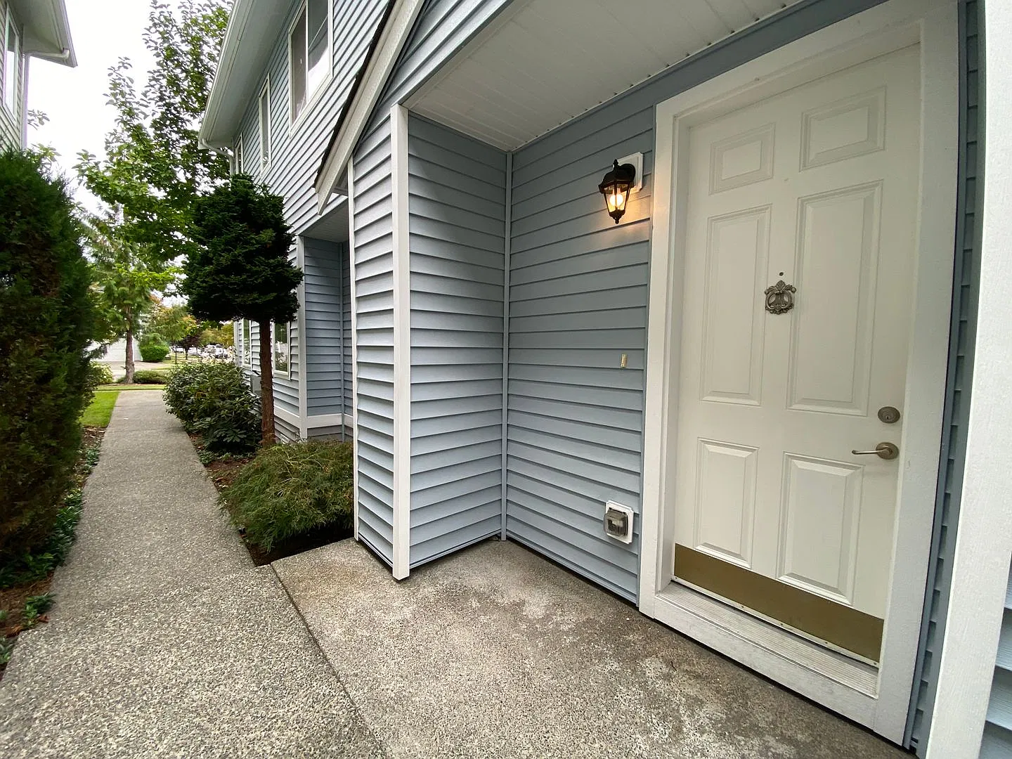 DuPont 2BR 2BA townhome facing greenspace — Photo 1