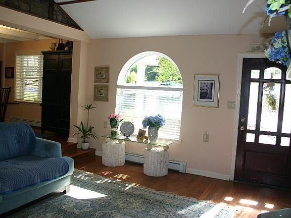 3rd image of 2924 Knoll Acres Dr