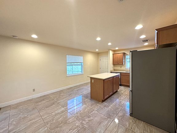 5th image of 2525 Gowen St