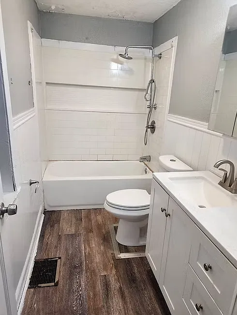 5 bed, 704 sqft, $1,999 — Photo 2