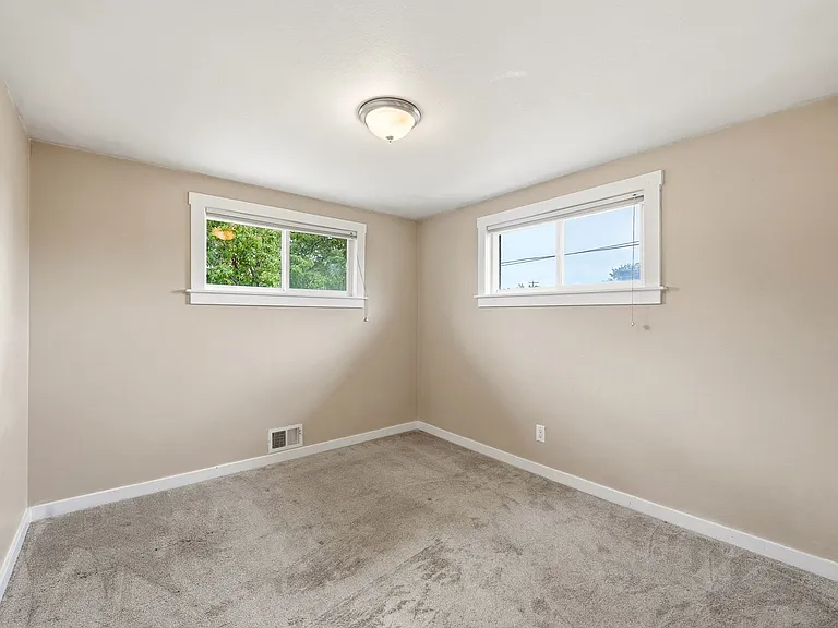 1275 W 4th Ave — Photo 15