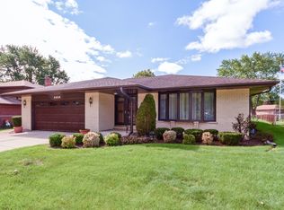 1514 N Larch Dr, Mount Prospect, IL 60056