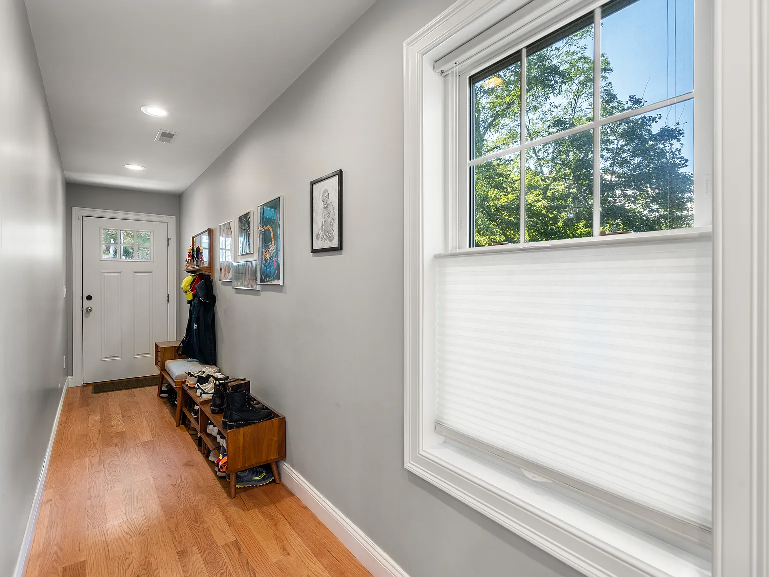 3 bed, 3.5 bath, 2060 sqft, $5,600 — Photo 2