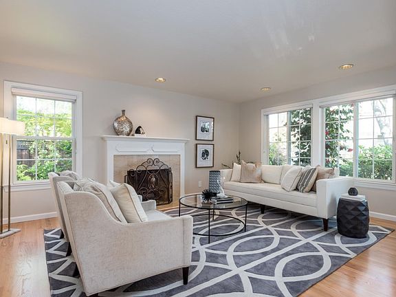 5th image of 2 Colonial Pl