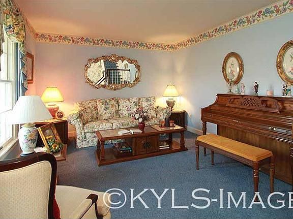 5th image of 264 Martin Ln