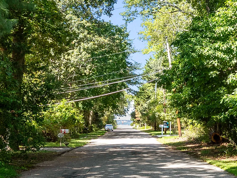 5 Peconic Bay Ave — Photo 21