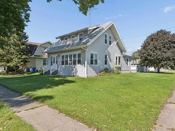 2nd image of 216 Center St W