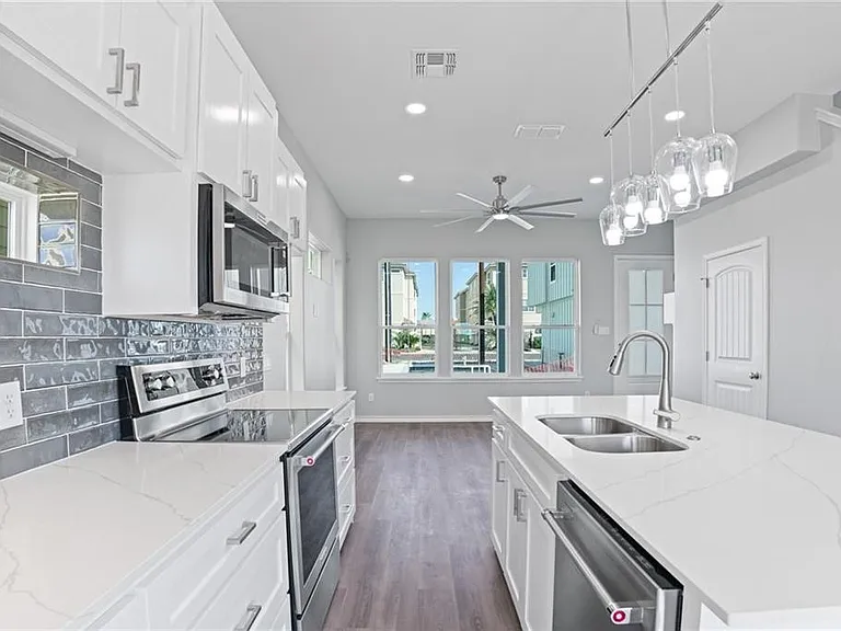 14933 Leeward Dr — Photo 7