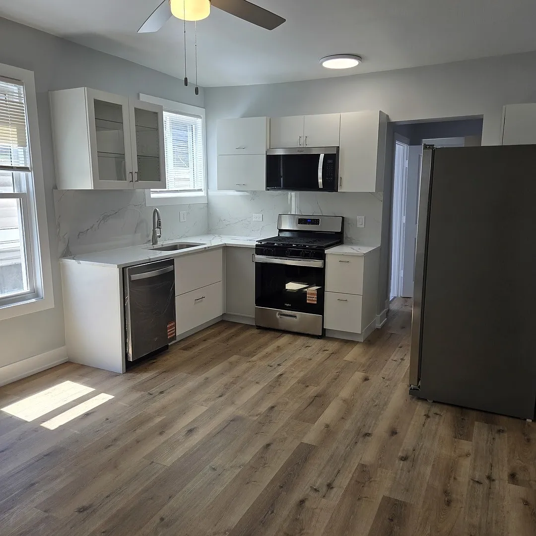 Building Photo - 4137 N Bernard St #2