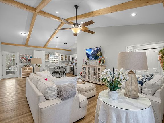 3rd image of 28 Vanessa Rae Ln