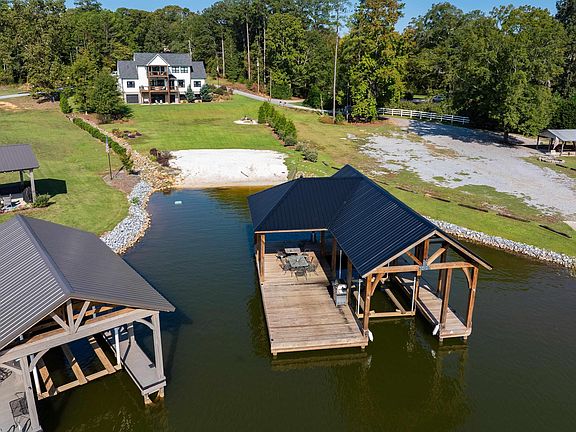 5th image of 400 Riverview Dr