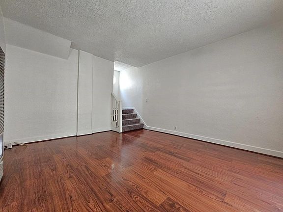5th image of 1124 Huntington Dr APT L