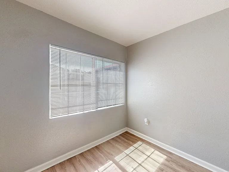 6625 Bancroft Ave — Photo 18