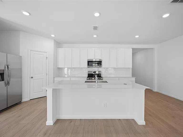 5087 Loggia Ln — Photo 4