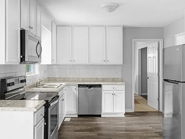 220 Wood Green Dr — Photo 8