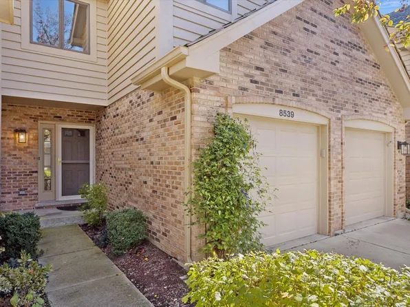 8539 Thistlewood Ct, Darien, IL 60561