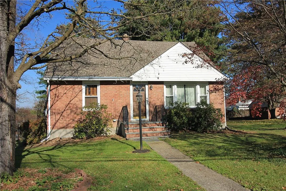31 Antoinette Drive photo 1