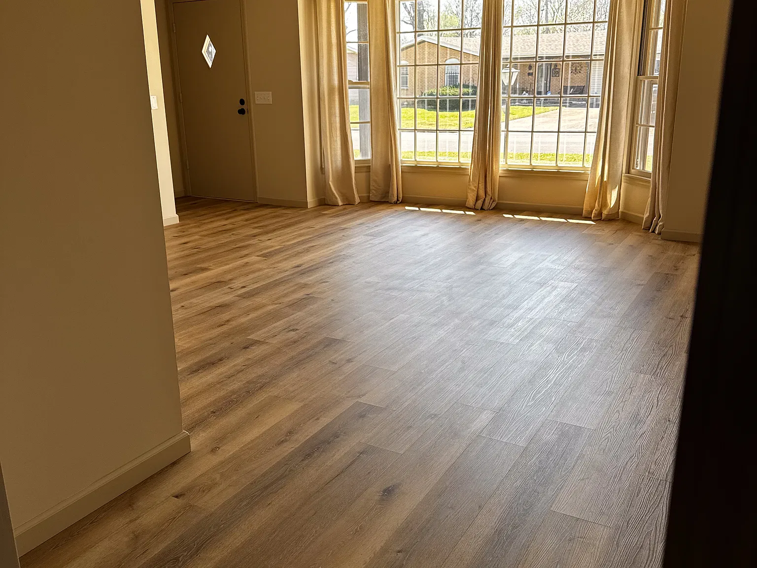 3 bed, 1600 sqft, $1,500 — Photo 2
