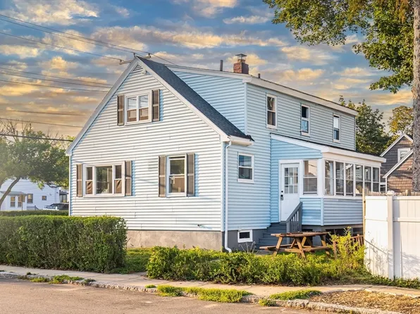 27 E Collins St, Salem, MA 01970