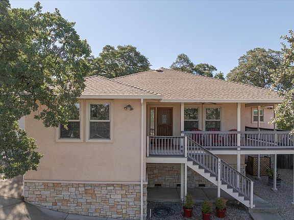 3rd image of 431 Live Oak Dr