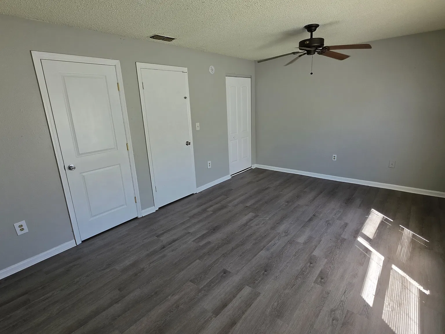 1802 Barton Dr — Photo 2