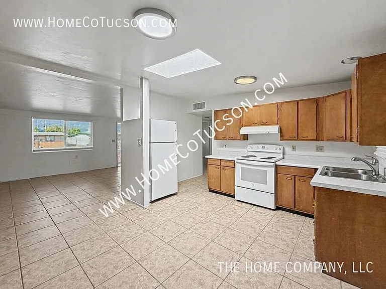 1430 E Iowa Dr — Photo 8