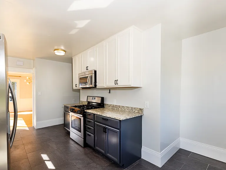 2921 Rawson St — Photo 14