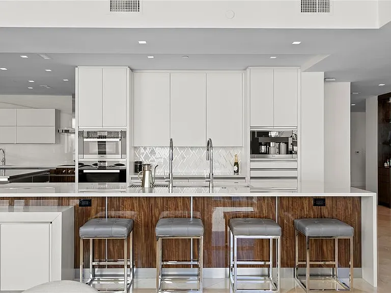 450 Knights Run Ave #1801 — Photo 21