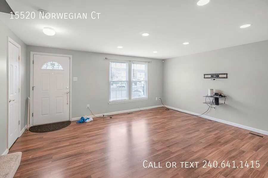 Building Photo - 15520 Norwegian Ct