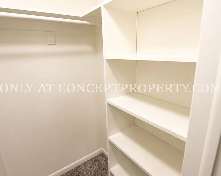 425 E 3rd Ave — Photo 82