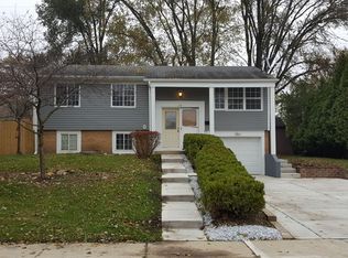 79 Alameda Dr, Carpentersville, IL 60110
